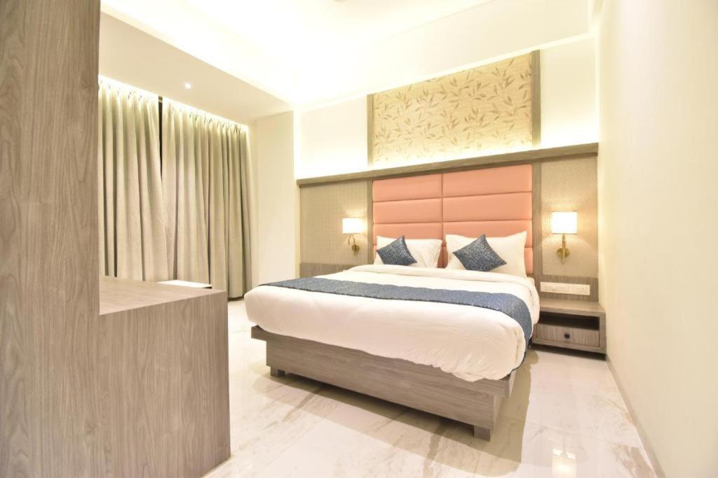Glitz Hotels La Dahlia - Premium Thane Εξωτερικό φωτογραφία