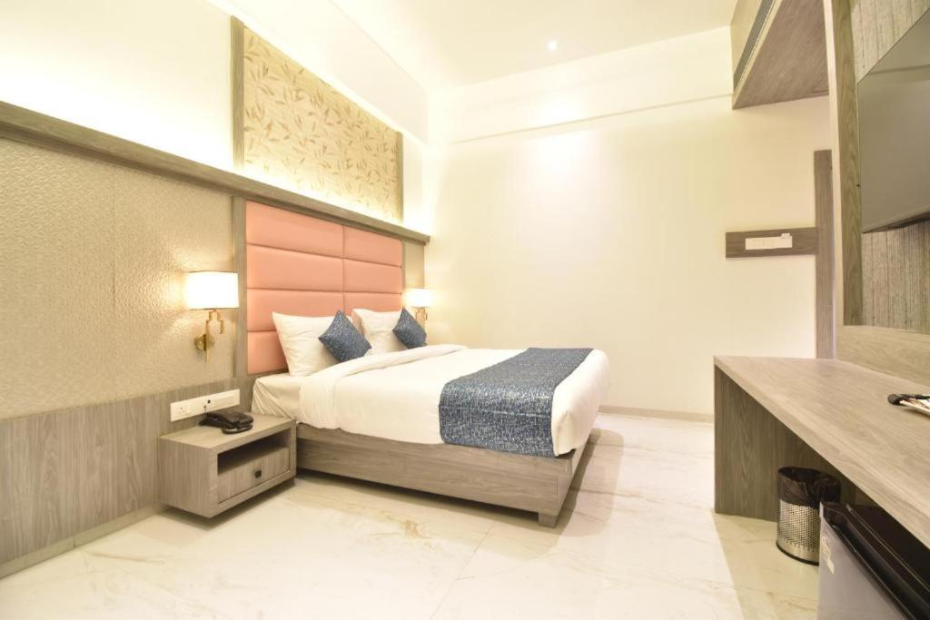 Glitz Hotels La Dahlia - Premium Thane Εξωτερικό φωτογραφία