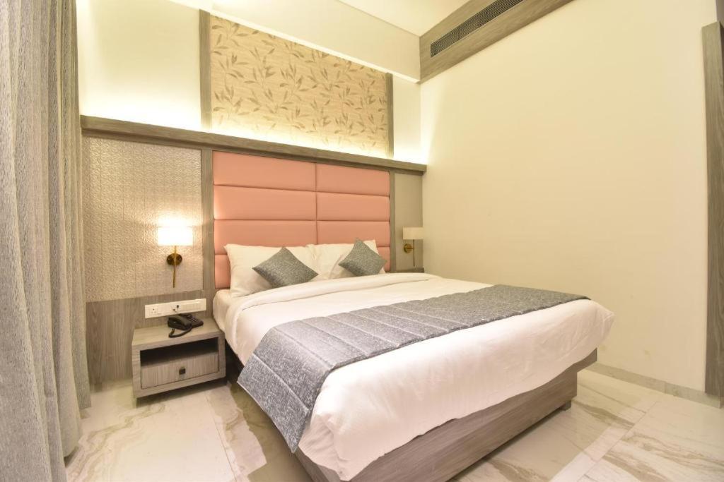 Glitz Hotels La Dahlia - Premium Thane Εξωτερικό φωτογραφία