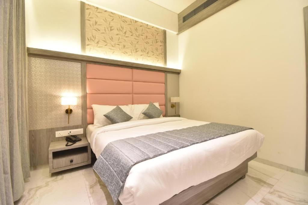 Glitz Hotels La Dahlia - Premium Thane Εξωτερικό φωτογραφία
