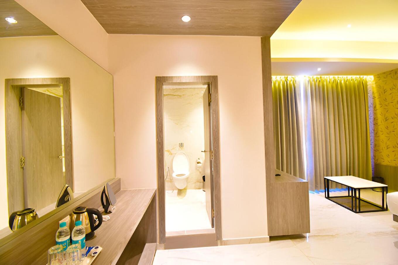 Glitz Hotels La Dahlia - Premium Thane Εξωτερικό φωτογραφία