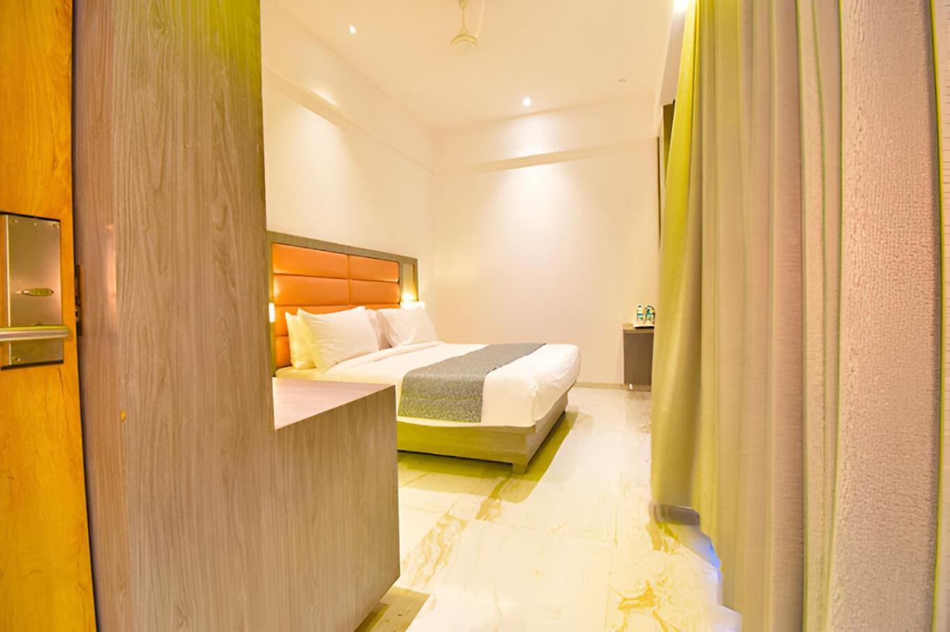 Glitz Hotels La Dahlia - Premium Thane Εξωτερικό φωτογραφία