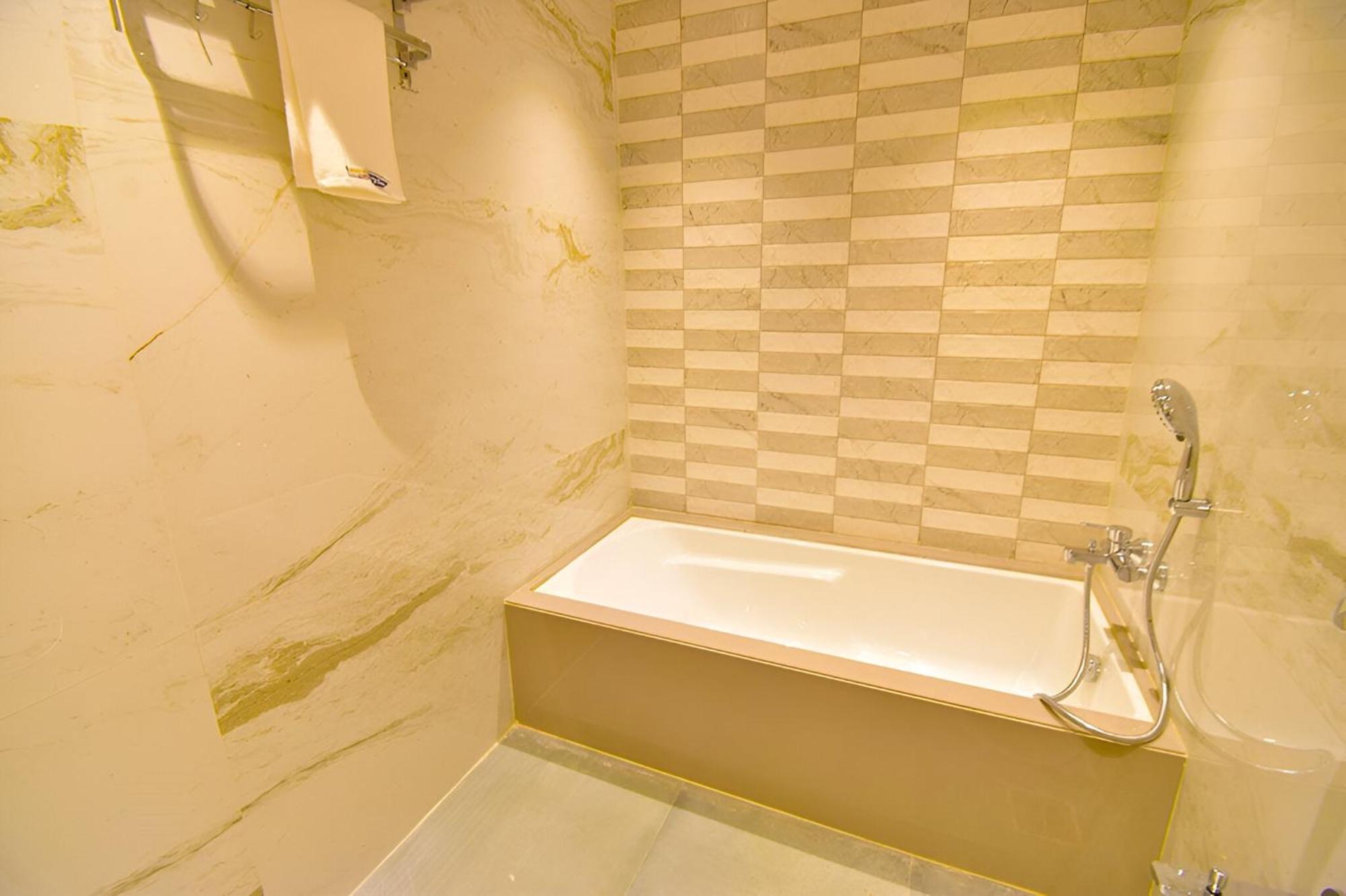 Glitz Hotels La Dahlia - Premium Thane Εξωτερικό φωτογραφία